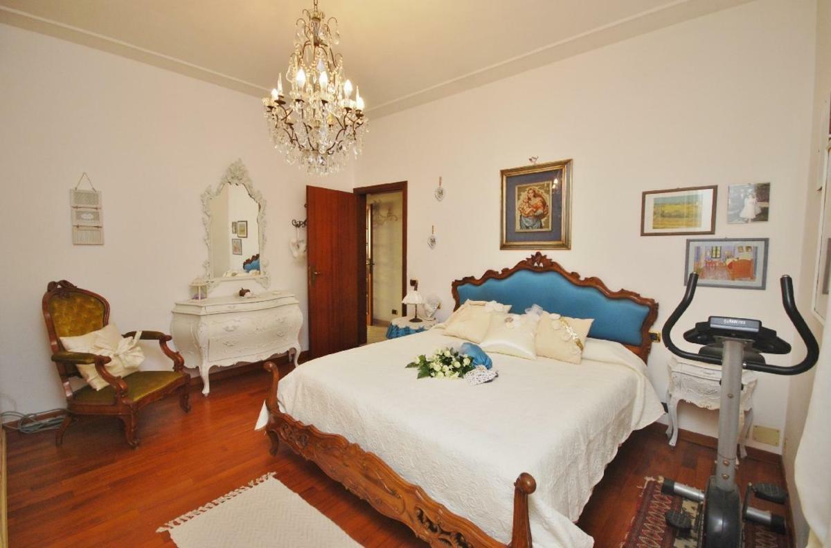 Raffinato Attico Vicino Al Mare Con Solarium Lido Di Camaiore Zewnętrze zdjęcie
