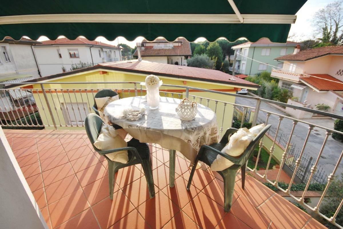 Raffinato Attico Vicino Al Mare Con Solarium Lido Di Camaiore Zewnętrze zdjęcie